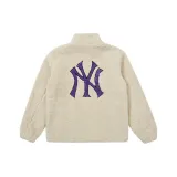 Светло-желтый