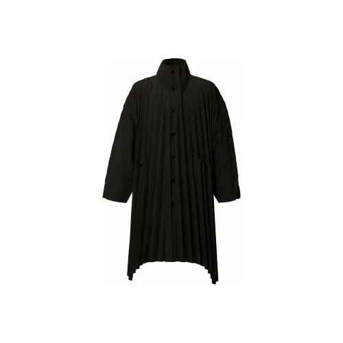 Homme Plissé Issey Miyake Черное Мужское Пальто