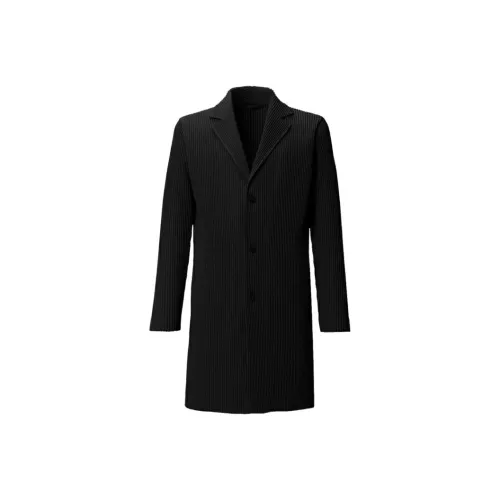 Homme Plissé Issey Miyake Черное Мужское Пальто