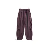 Тёмный красновато-фиолетовый.