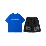 Цветной синий топ + черные шорты