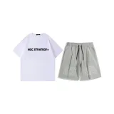 Белый топ + светло-серые шорты