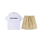 Белый топ + хаки шорты