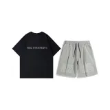 Чёрный топ + светло-серые шорты