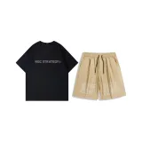 Чёрный топ + хаки шорты