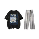 Комплект одежды (Черная рубашка с коротким рукавом + Светло-синие джинсы)