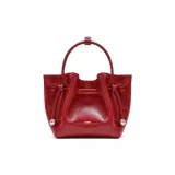 Празднично-красный