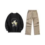 Чёрный топ + хаки карго штаны