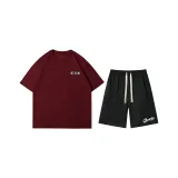 Бордовая рубашка с короткими рукавами + черные шорты