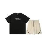 Черная рубашка с коротким рукавом + абрикосовые шорты