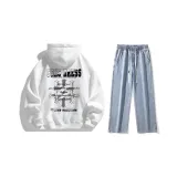 Комплект одежды (Белый свитшот + Светло-синие джинсы)