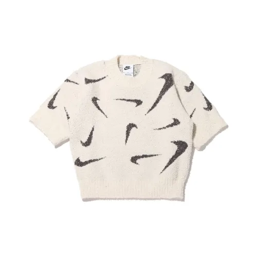 NIKE Средне-серые Женские Футболки