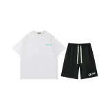 Белая рубашка с короткими рукавами+черные шорты