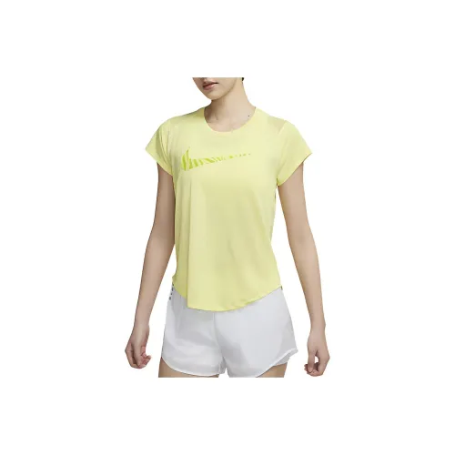 Nike Бег T-Shirt Женская Динамичный Желтый