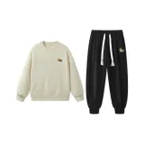 Хаки свитшот + черные штаны