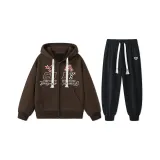 Свитшот кофейного цвета + черные штаны