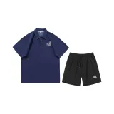 Синяя рубашка с короткими рукавами + черные шорты