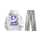 Комплект одежды (Белый свитшот + Светло-синие джинсы)