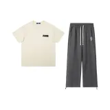 Абрикосовый топ + темно-серые штаны