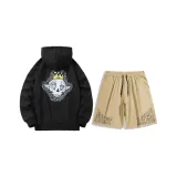 Чёрный топ + абрикосовые шорты