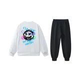 Белый свитшот + черные штаны