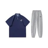 Синяя рубашка с короткими рукавами + светло-серые штаны