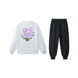 Белый свитшот + черные штаны