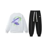 Белый свитшот + черные штаны