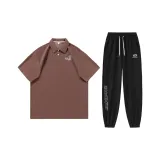 Верблюжий цвет, рубашка с коротким рукавом + черные штаны