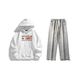 Комплект одежды (Белый свитшот + Светло-синие джинсы)