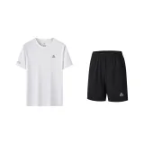 Белая рубашка с короткими рукавами+черные шорты