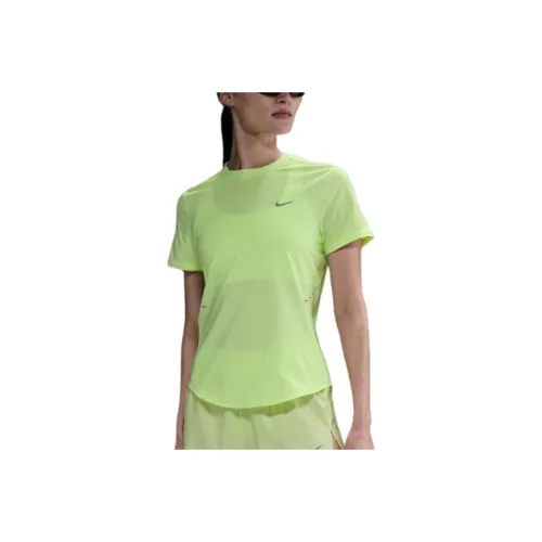 Nike Clothing Зеленые Женские Футболки