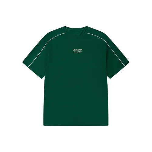 QIAODAN Sports Life Collection Глубокий зеленый Джордан белый Записка SINCE 'Глубокий зеленый' и 'Джордан белый' кажутся собственными именами или конкретными названиями цветов они сохраняются как есть в переводе. Мужская футболка T