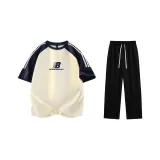 Темно-синий, синий и абрикос (Цветовой блок, стиль позиционирования)