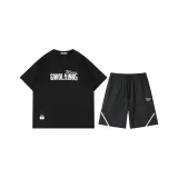 Черная рубашка с коротким рукавом + темно-серые шорты