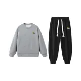 Серый свитшот + черные штаны