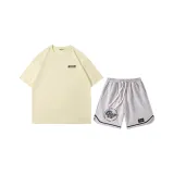 Абрикосовая рубашка с коротким рукавом + серые шорты с одной полоской