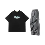 Черная рубашка с коротким рукавом + темно-серые штаны