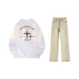 Белая длинная рубашка с длинными рукавами + желтые джинсы с эффектом грязи