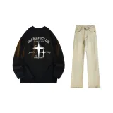 Чёрный (с длинным рукавом) + жёлтые джинсы с эффектом грязи