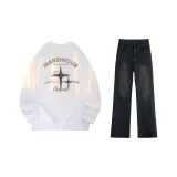 Белая длинная рубашка с длинными рукавами + черные серые джинсы