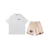 Белая рубашка с короткими рукавами + абрикосовые шорты с одной полоской