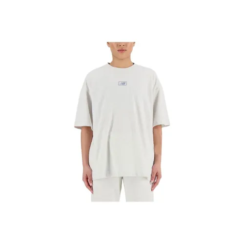 New Balance Essentials Graphic Хлопок Джерси OVERSIZED T Рубашка T Рубашка Женские Цвет морской соли