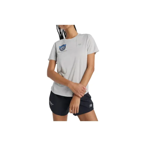 New Balance United Airlines NYC Стандартная T-рубашка Женская Серого цвета