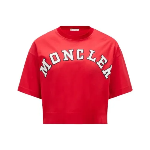 Moncler SS24 Year of The Dragon Collection Рукав с оборванным плечом T-рубашка Женская Красная