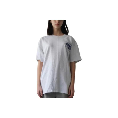 Attends Женские Т-рубашки