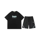 Черная рубашка с коротким рукавом + темно-серые шорты