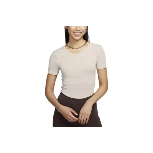 NIKE Абрикос Женские Футболки