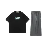 Черная рубашка с коротким рукавом + темно-серые штаны