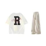 Белая футболка + абрикосовые штаны